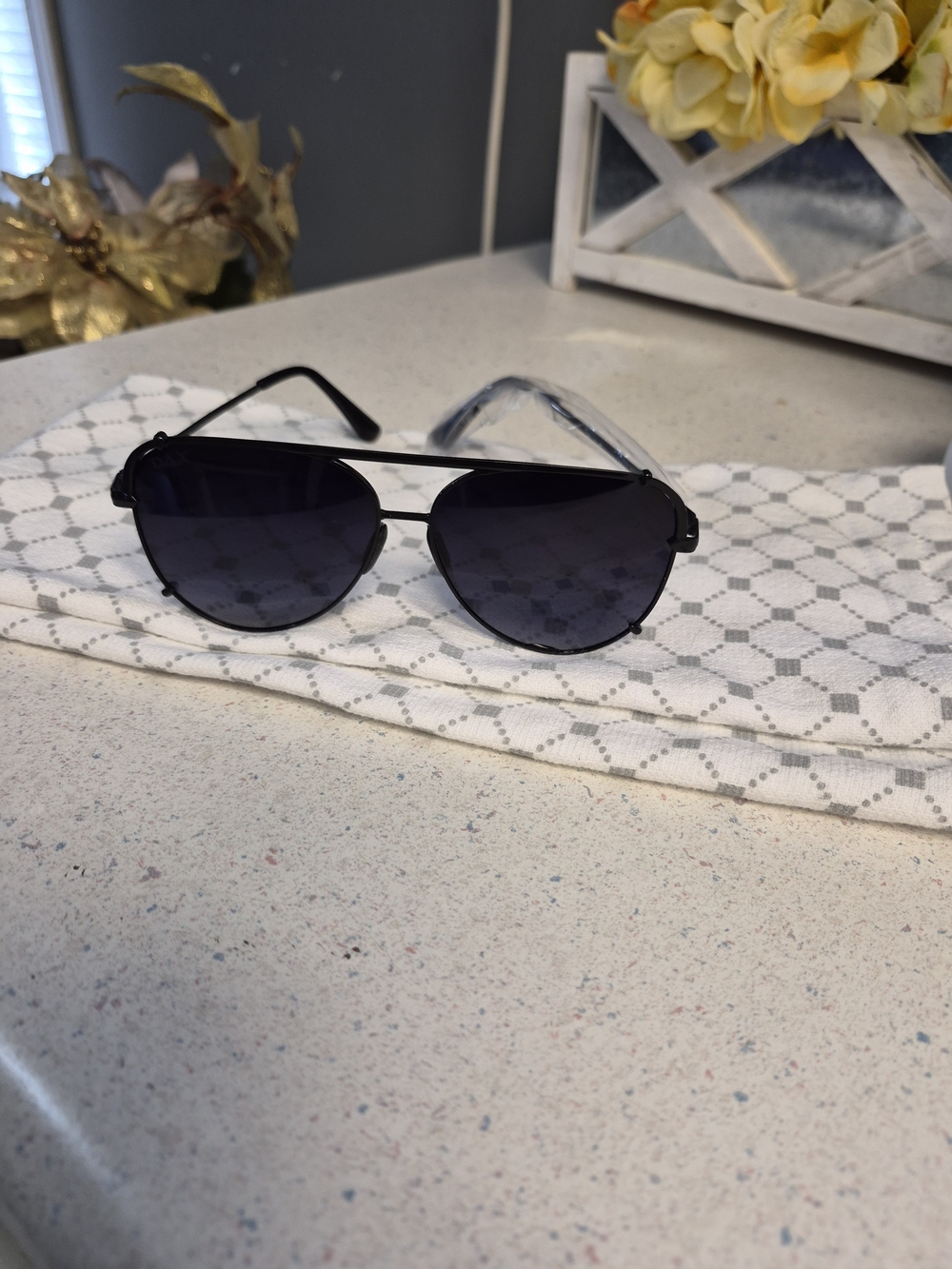 Classic Women's Aviator Sunglasses in Black